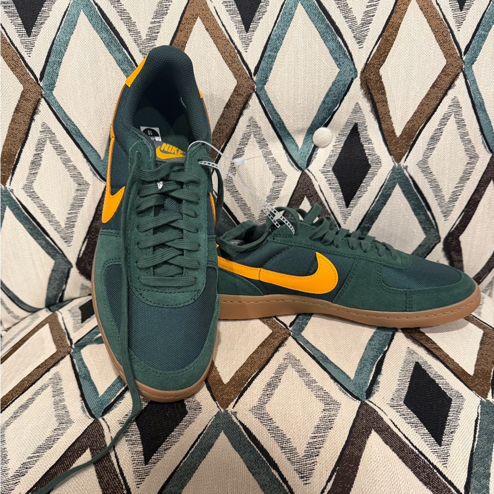 Nike Field General Men’s Shoes With 1982 Oregon Ducks Throwback Color way!